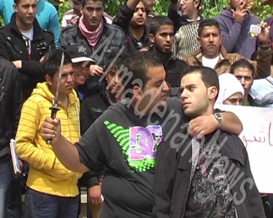 مسرحية ووقفة في اليرموك رفضا للعنف الجامعي ( صور ) مسرحية ووقفة في اليرموك رفضا للعنف الجامعي ( صور )